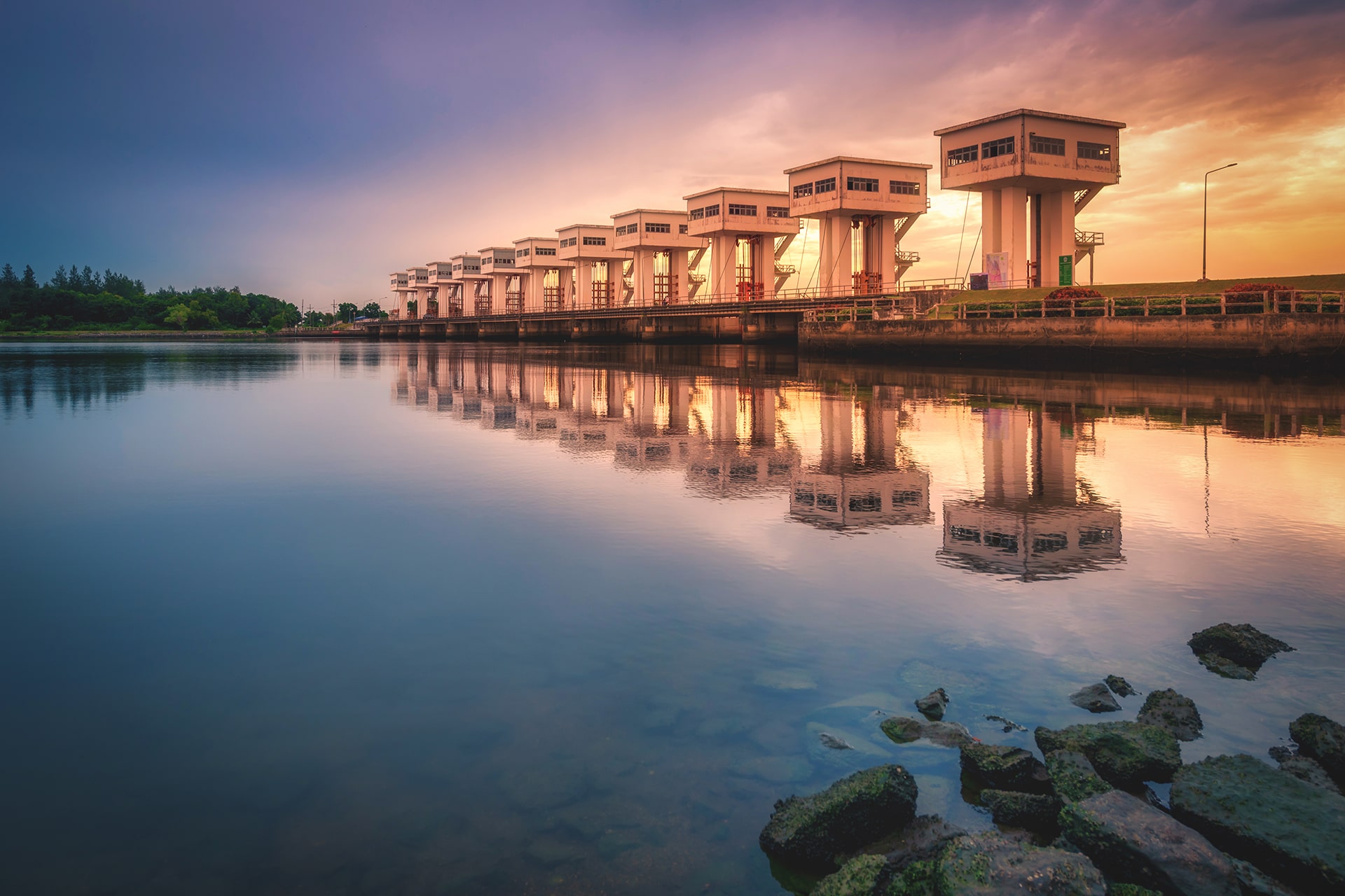 utho-wipat-prasit-floodgates-sunset-pak-phanang-nakhon-si-thammarat-thailand utho-wipat-prasit-floodgates-sunset-pak-phanang-nakhon-si-thammarat-thailand